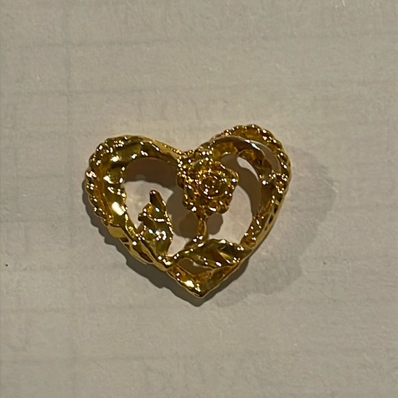 Vintage gold heart 💛 and rose 🌹 pin - Picture 2 of 5